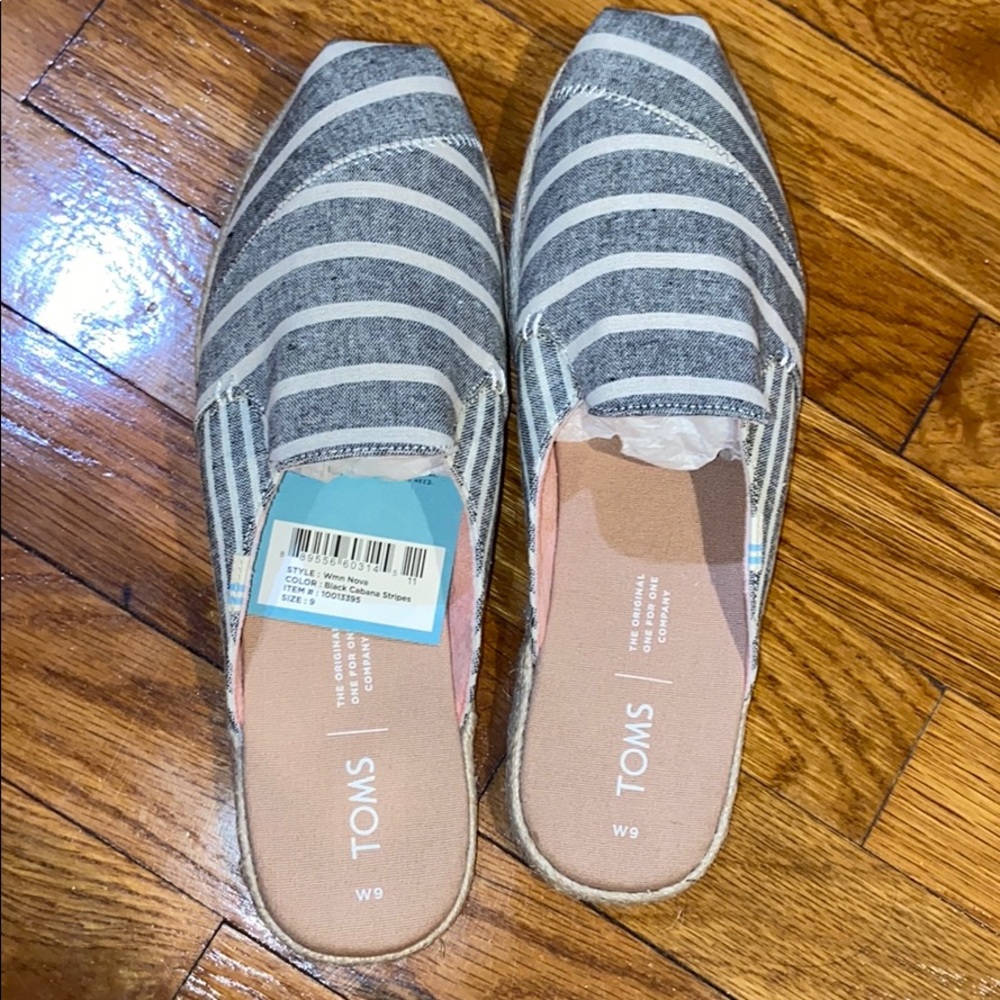 Brand new women’s Toms slip-on shoe